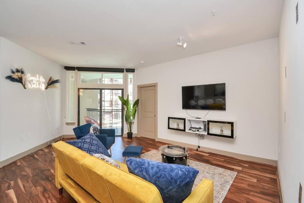 Downtown Musical Getaway Apartment