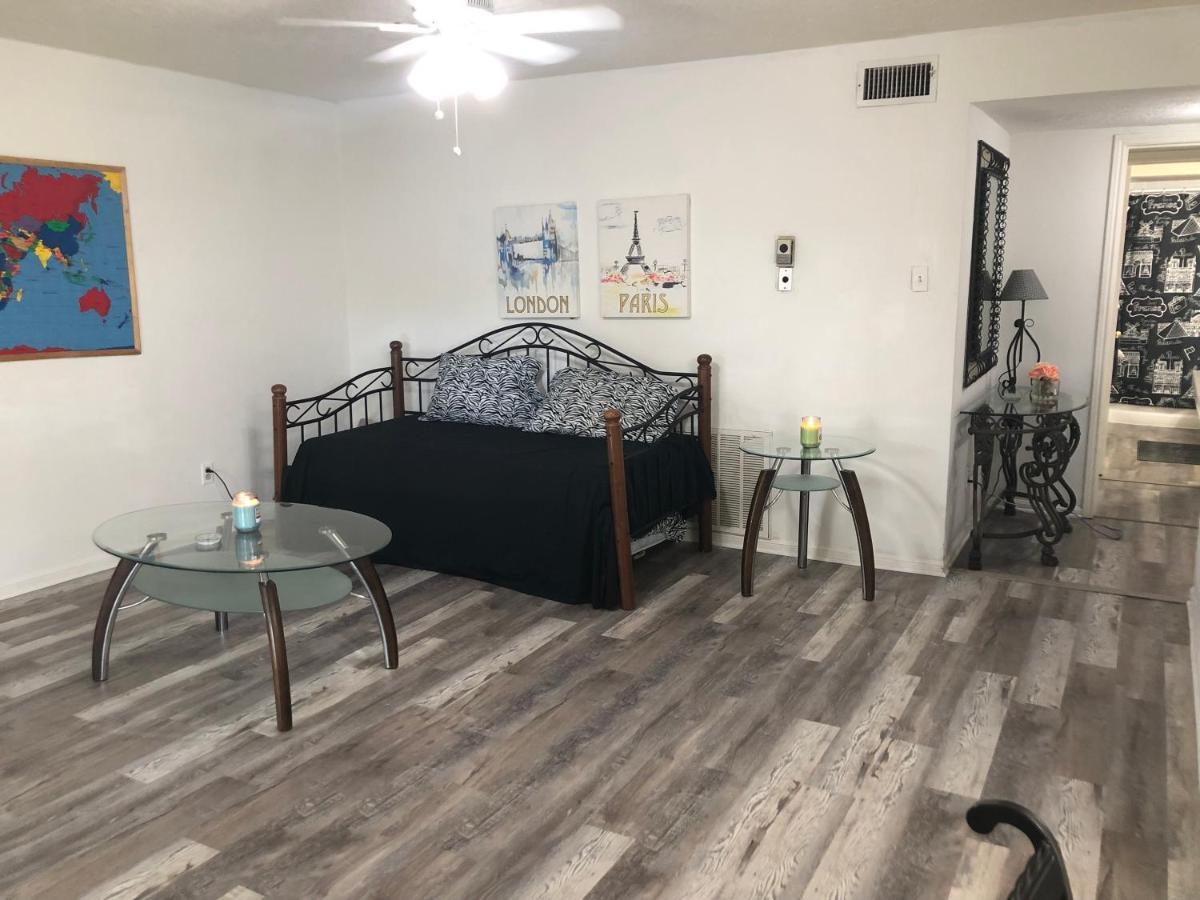 Apartment Galleria Area Apt Long And Short Available *