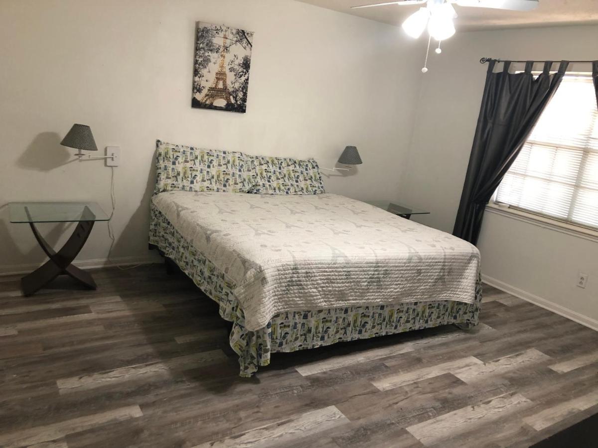 Apartment Galleria Area Apt Long And Short Available