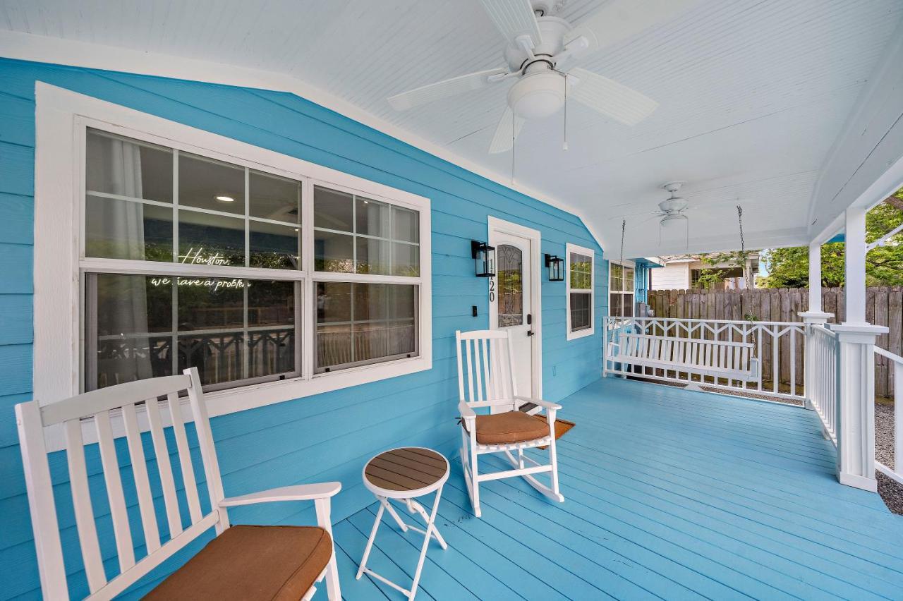 Blue In Heights! Walkable To Popular Bars Holiday home
