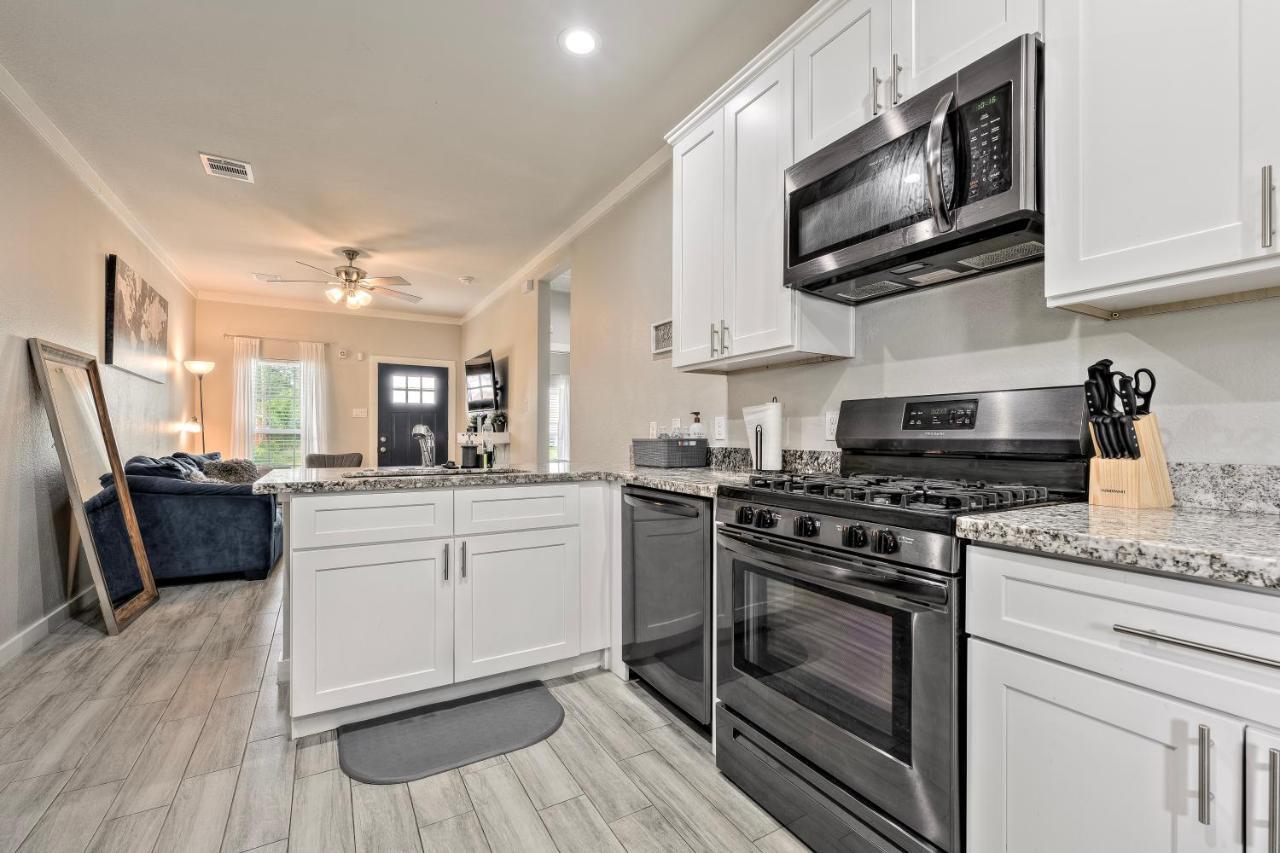 Apartment Your Central Urban Contemporary Oasis Houston