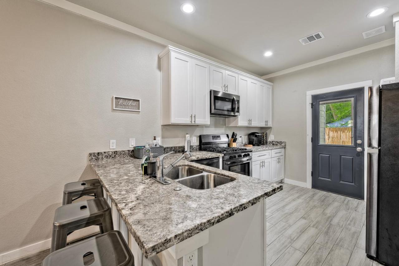 Your Central Urban Contemporary Oasis Apartment *