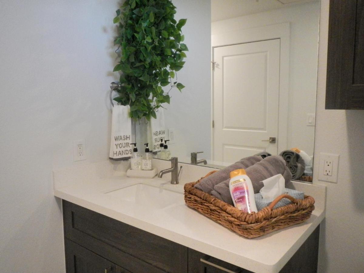 Stylish Escape - Unwind And Explore In The Heart Of Downtown!