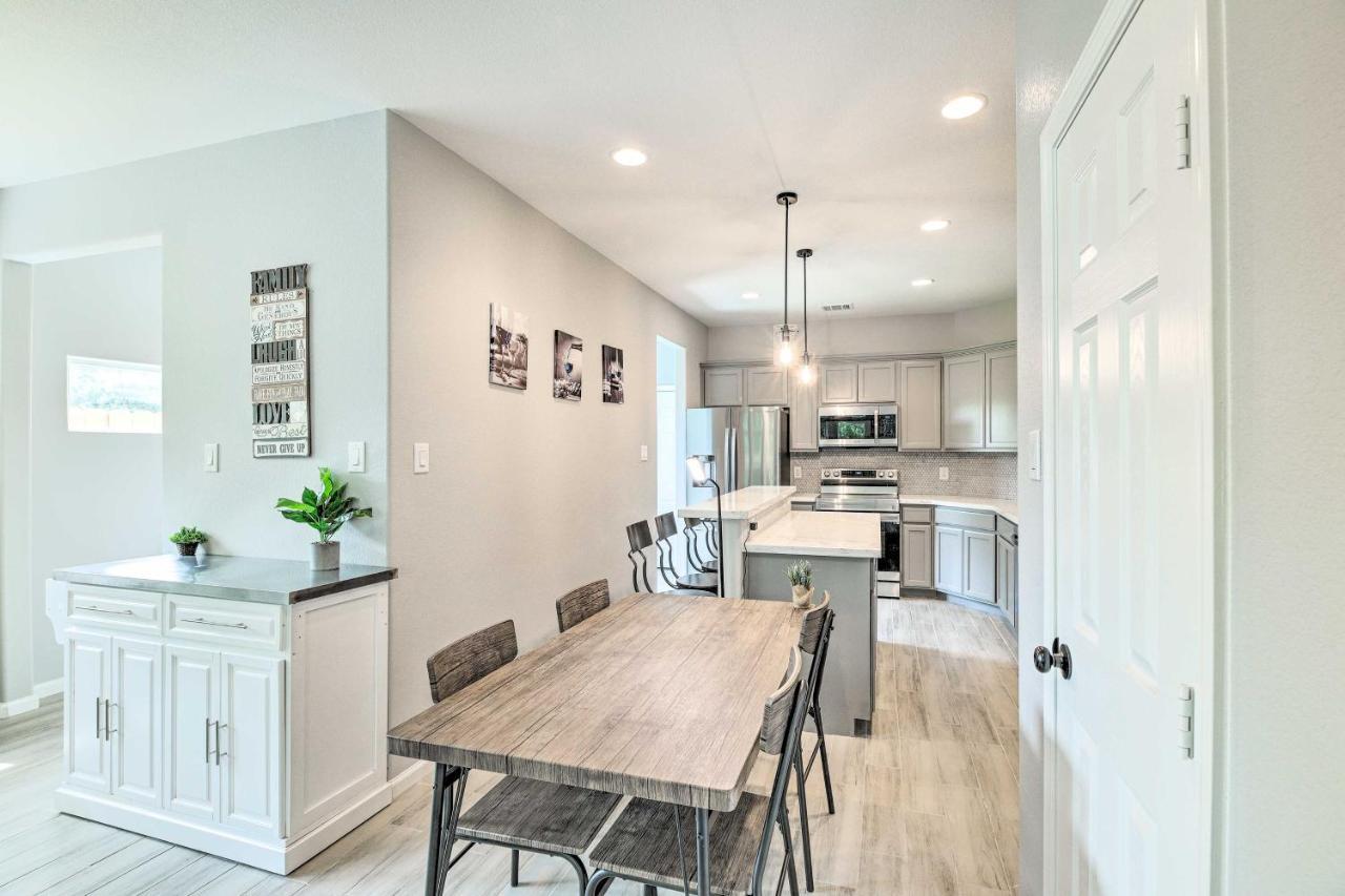 Pet-friendly Townhome With Fenced Yard *
