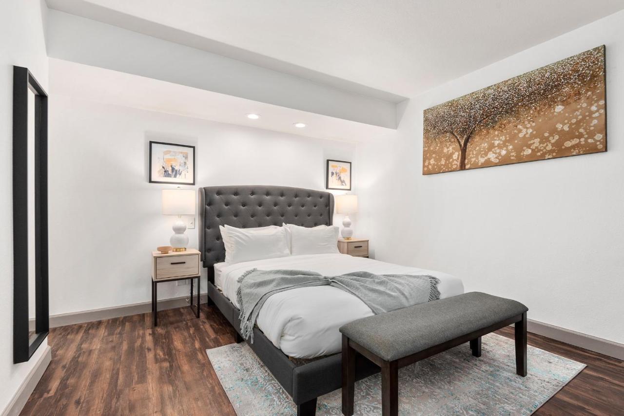 The Coop At The Med Center Studio Apartment