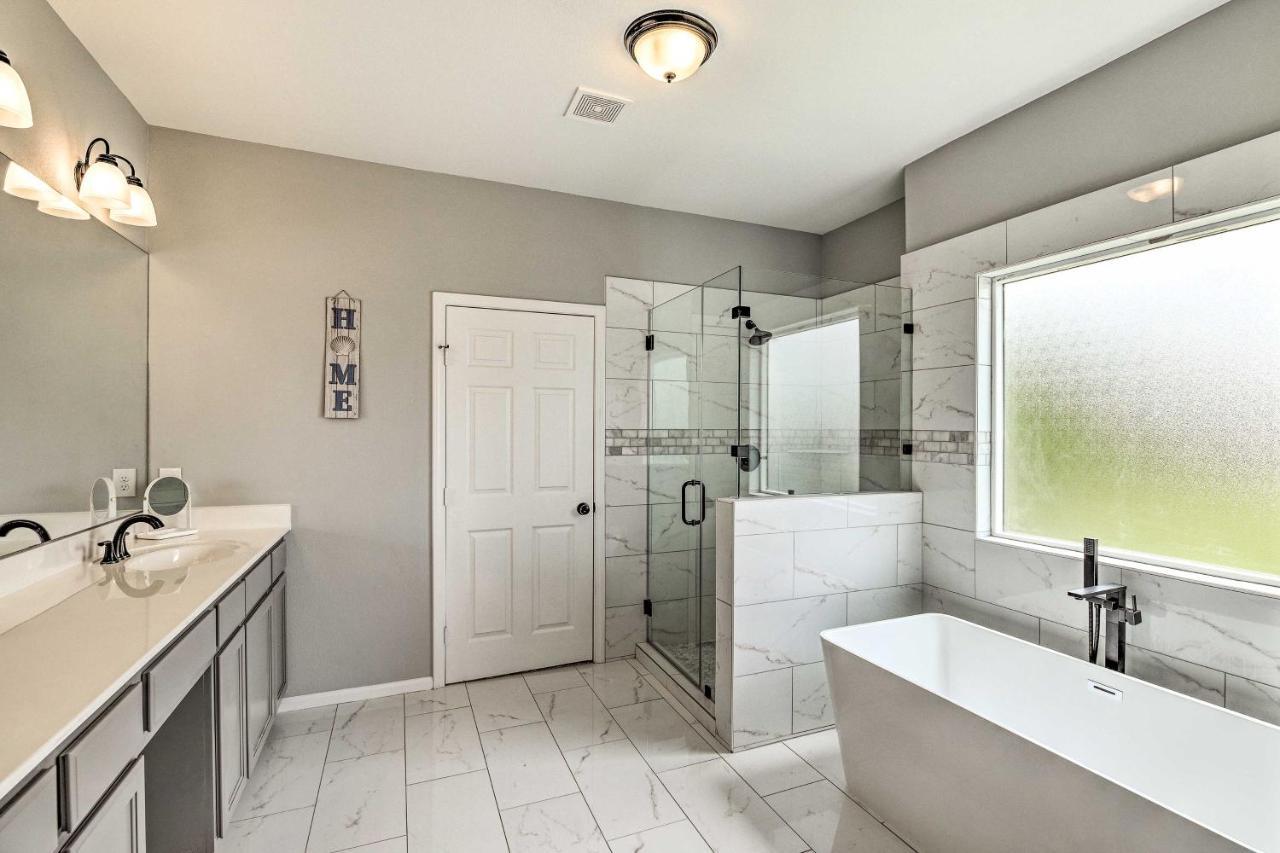 Pet-friendly Townhome With Fenced Yard *