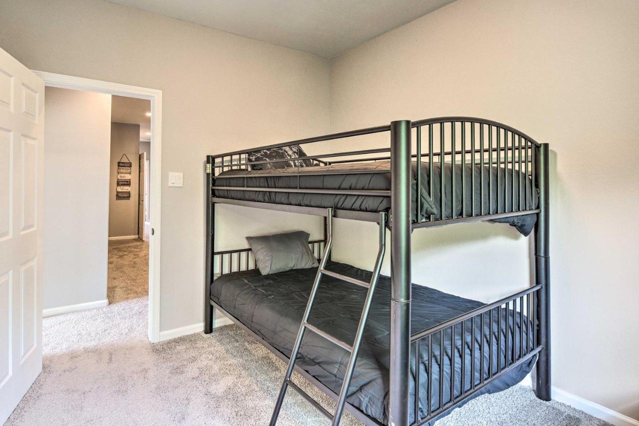 Pet-friendly Townhome With Fenced Yard