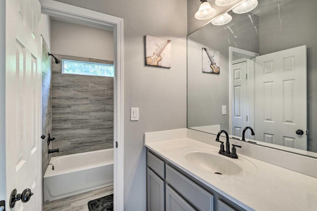 Holiday home Pet-friendly Townhome With Fenced Yard *