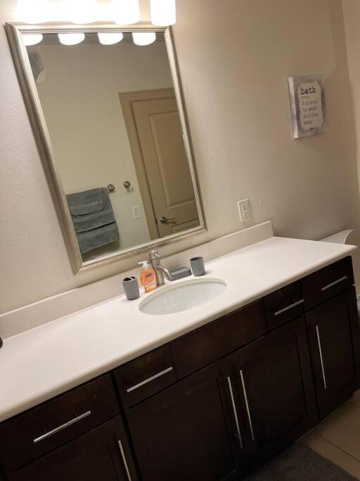 Apartment Luxury One Bedroom Located By Med Center/nrg Houston