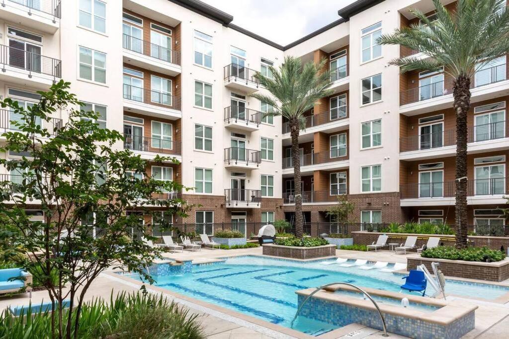 Luxury Close To Everything W Free Parking 5