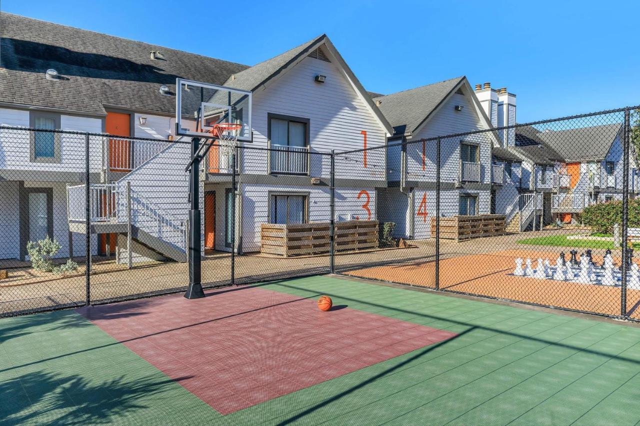 Apartment W Handicap Access - Walk To Texas Medical Center, Nrg, Rice University, Parks, Zoo Houston