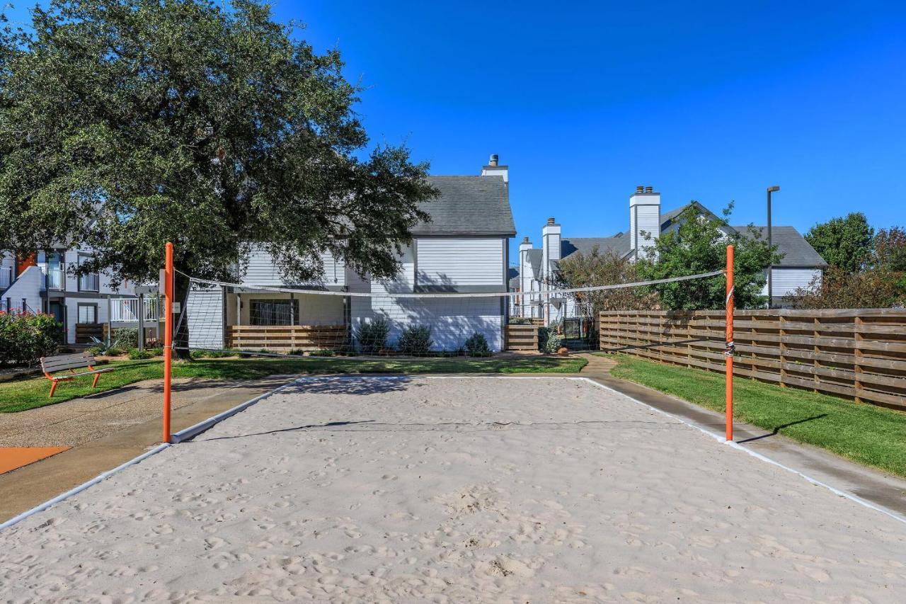 Apartment W Handicap Access - Walk To Texas Medical Center, Nrg, Rice University, Parks, Zoo Houston