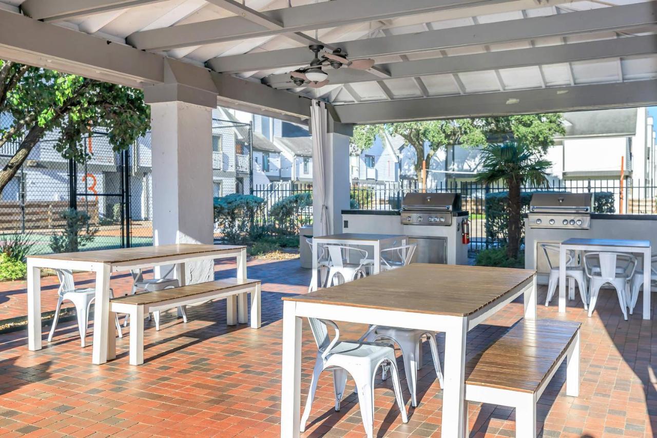 W Handicap Access - Walk To Texas Medical Center, Nrg, Rice University, Parks, Zoo Apartment