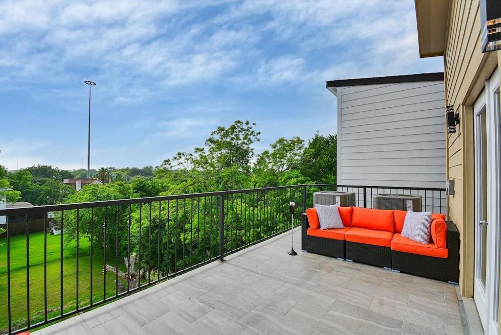 La Casa Blanca-rooftop Skyline With Gameroom Houston