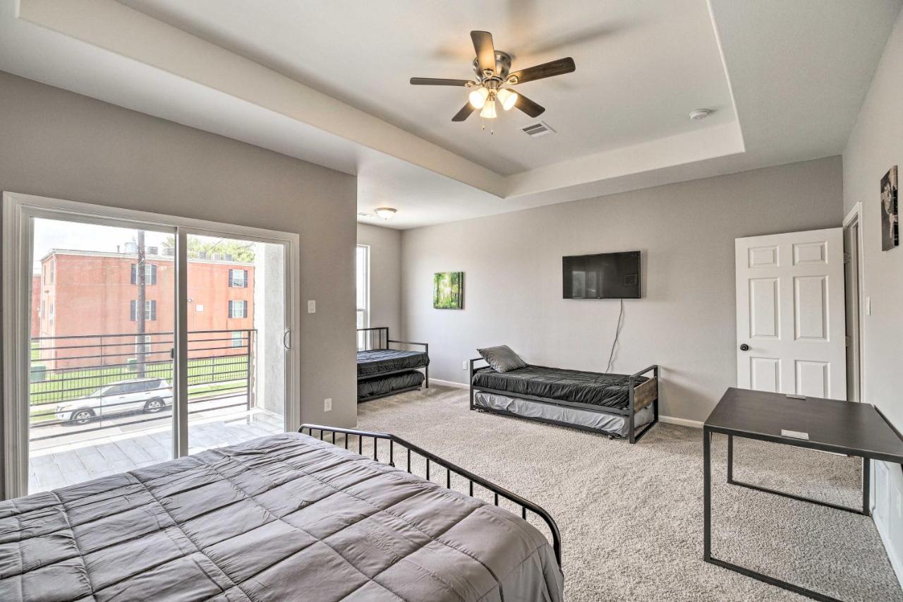Pet-friendly Townhome With Fenced Yard * Houston