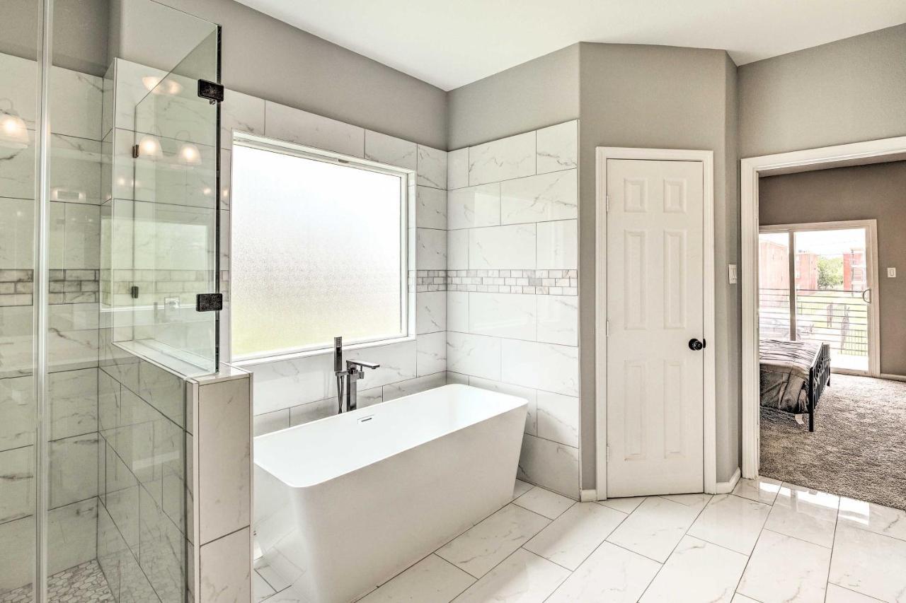 Pet-friendly Townhome With Fenced Yard *