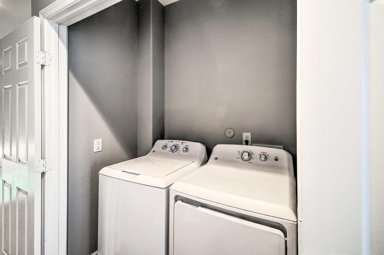 Pet-friendly Townhome With Fenced Yard Houston