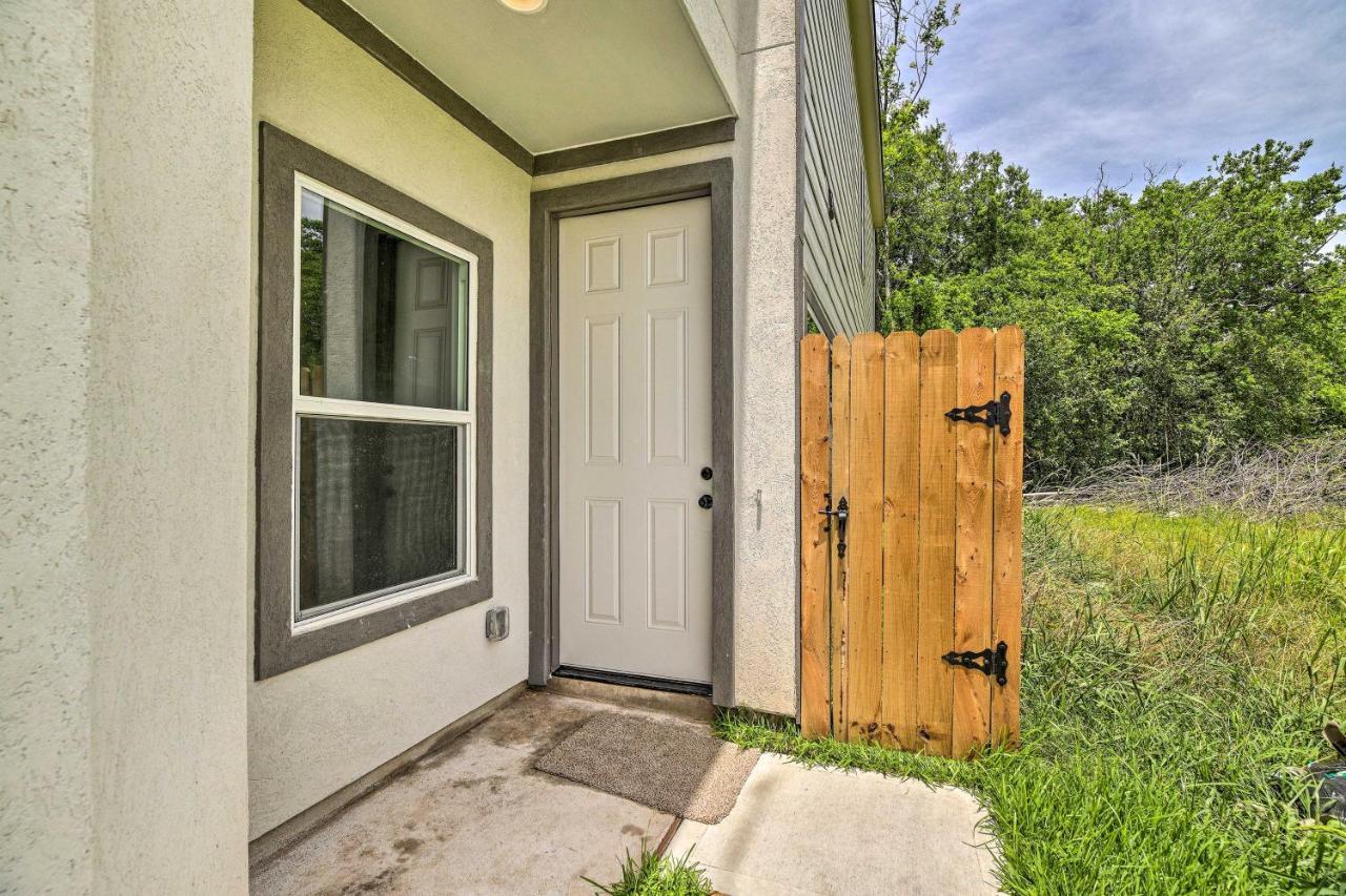 Pet-friendly Townhome With Fenced Yard *