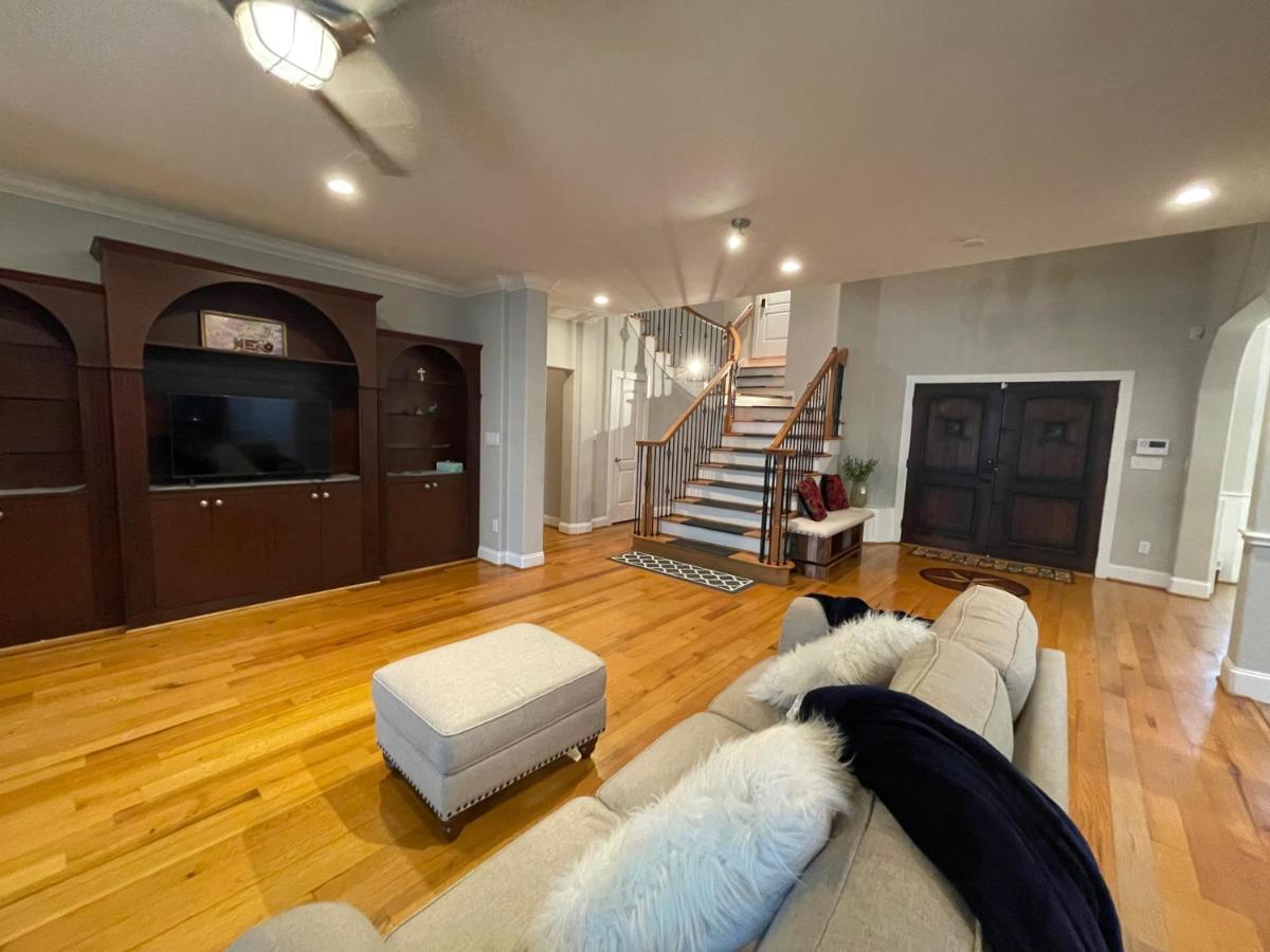 Luxuria Mini-mansion Near Downtown * Houston