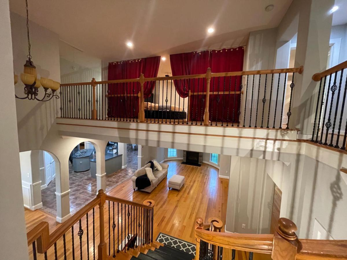 Luxuria Mini-mansion Near Downtown