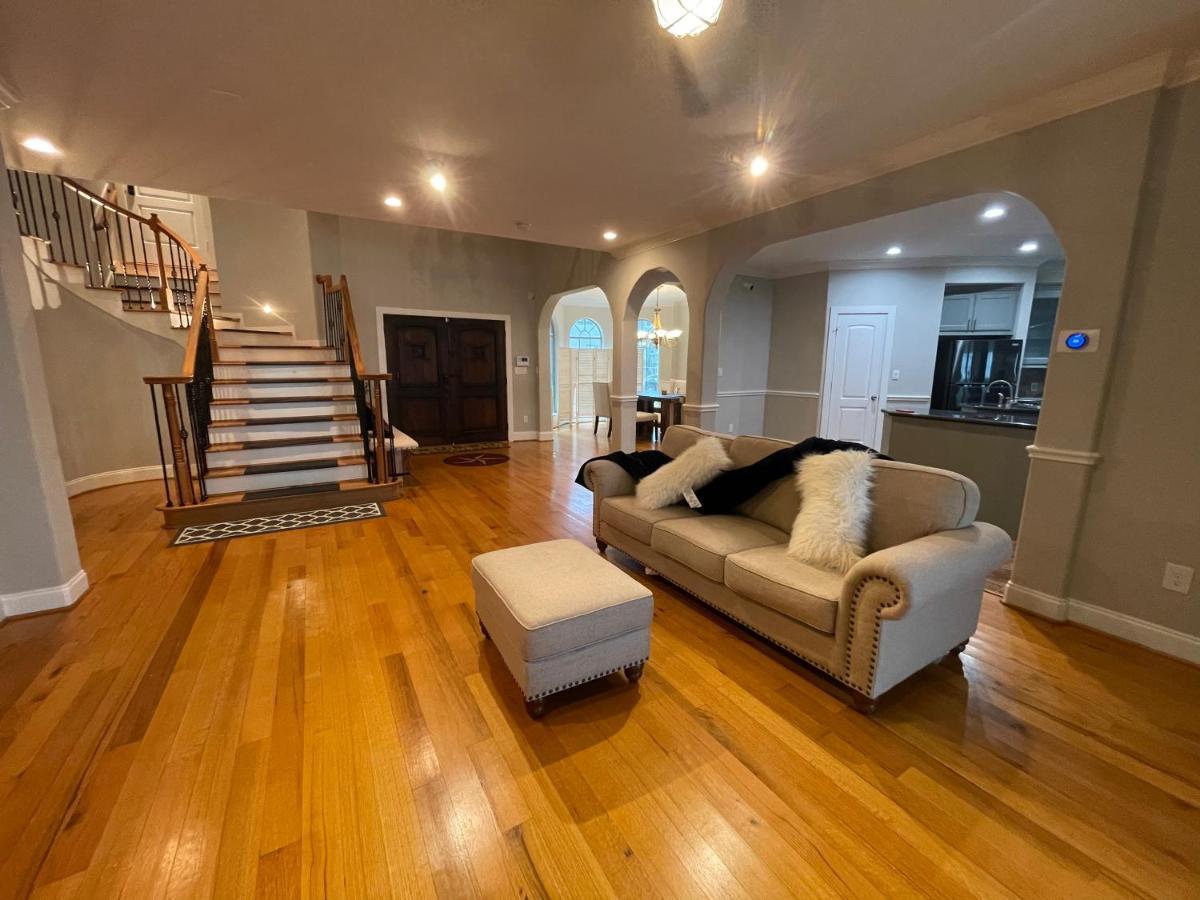 Luxuria Mini-mansion Near Downtown Holiday home Houston