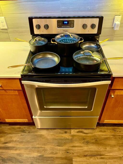 Luxury Close To Everything W Free Parking 5 Apartment