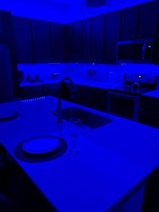 Luxury Close To Everything W Free Parking 5 Apartment