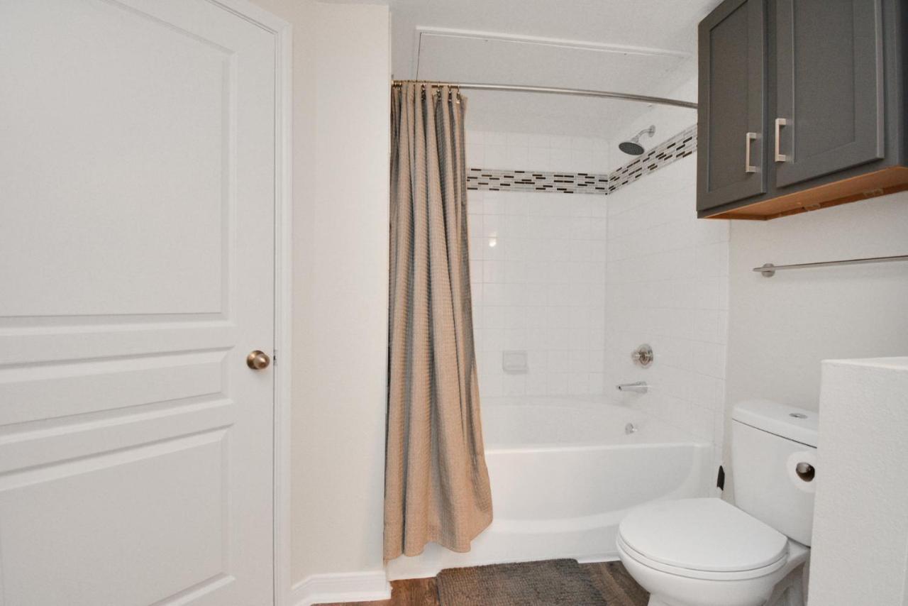 Grey Essence Smart Hub Pool, Gym &free Parking Apartment *