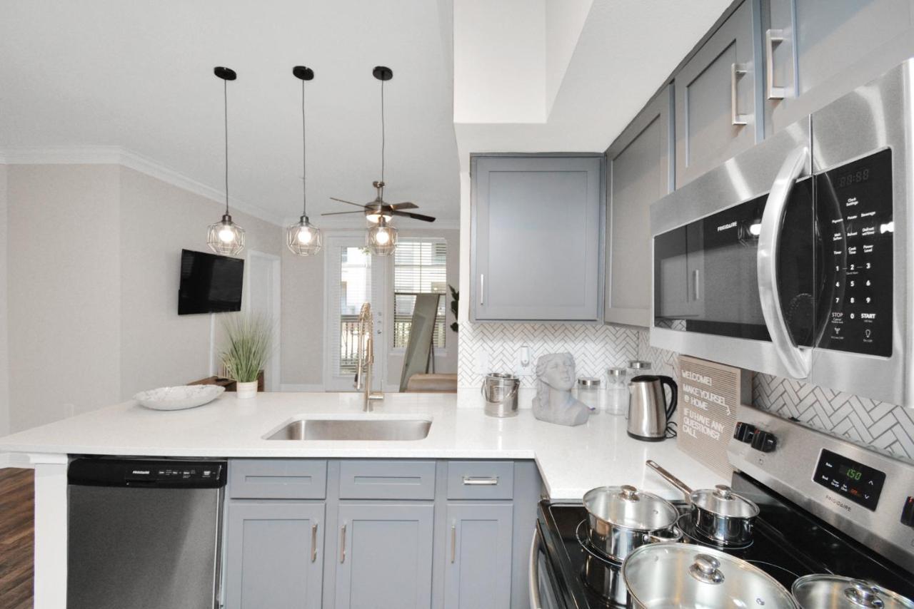 Grey Essence Smart Hub Pool, Gym &free Parking * Houston