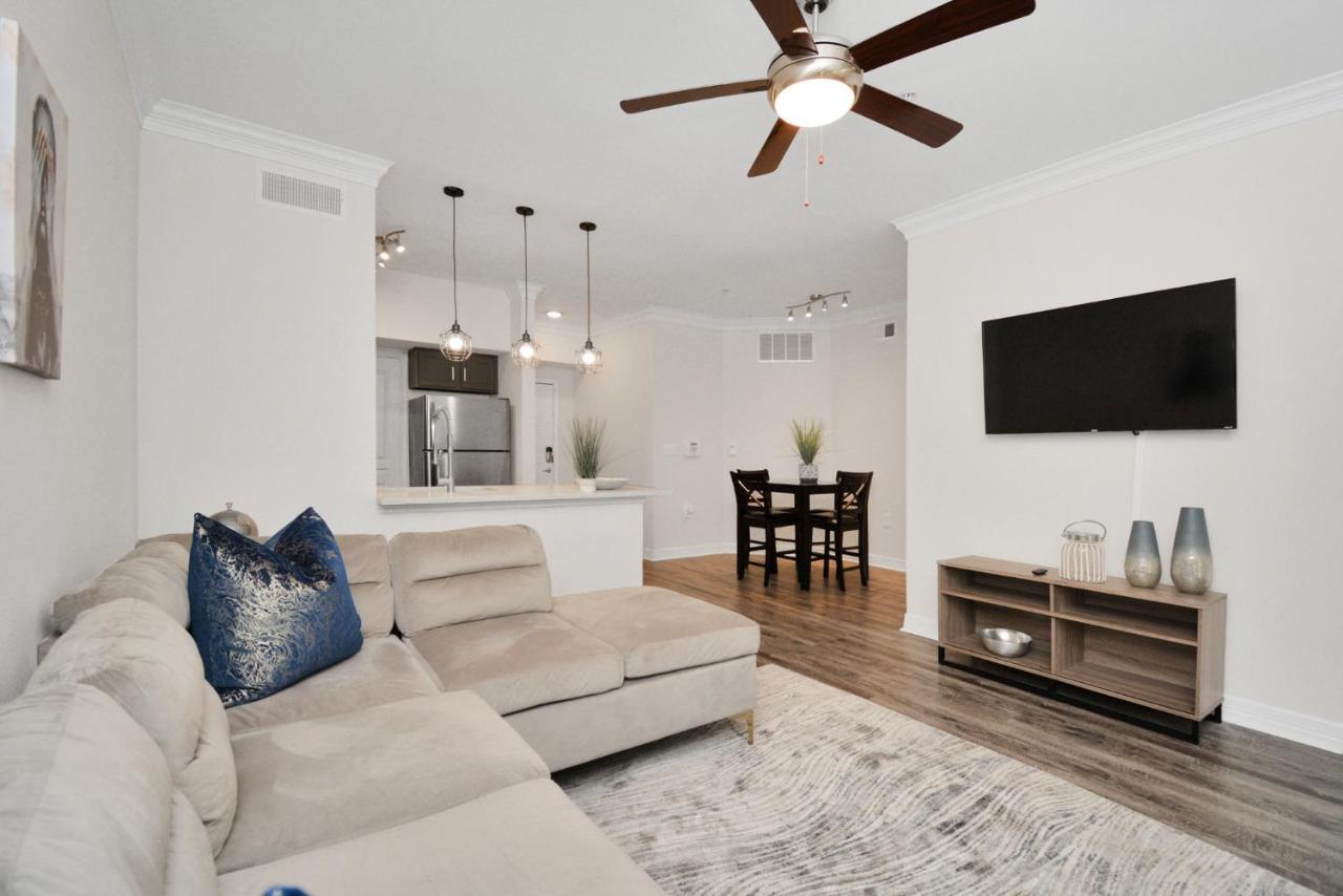 Grey Essence Smart Hub Pool, Gym &free Parking * Houston