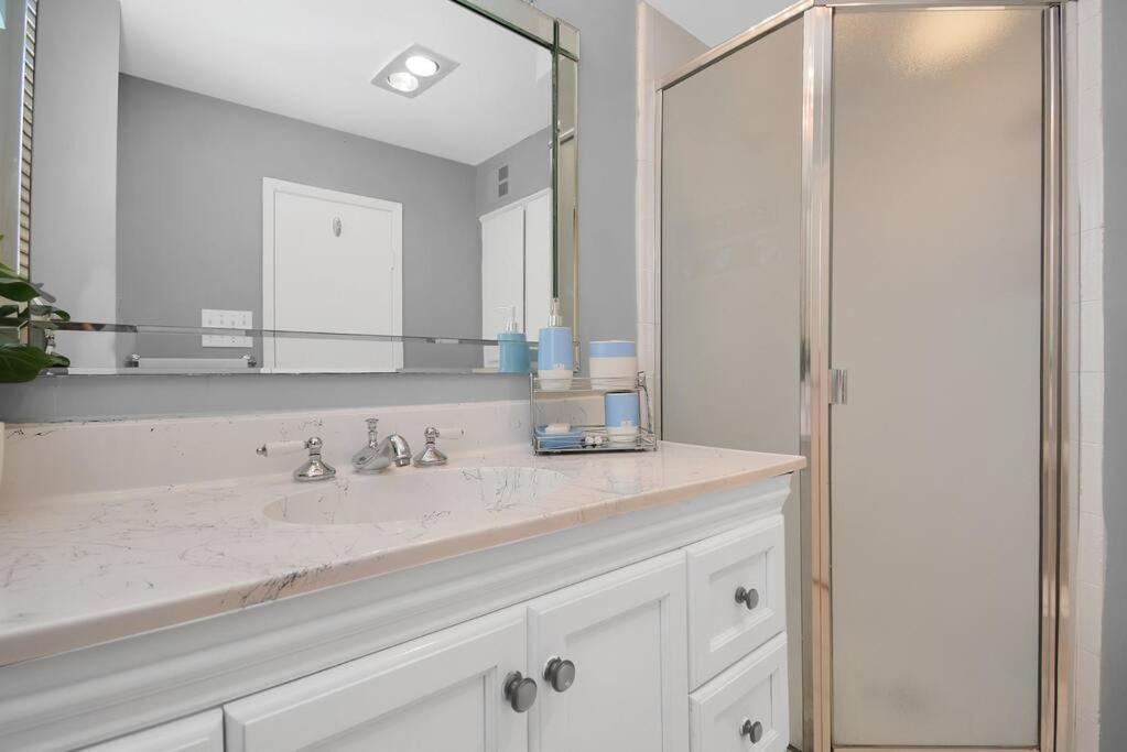 Double Master Near Med Ctr, Nrg Arena 2 Apartment *