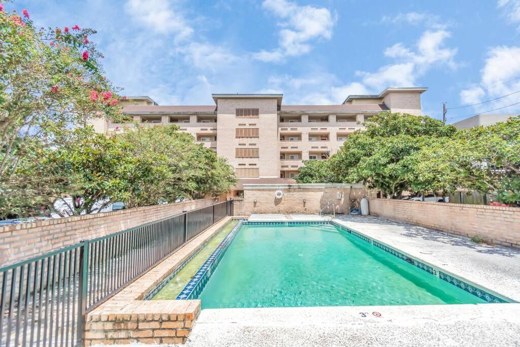 Double Master Near Med Ctr, Nrg Arena 2 Apartment
