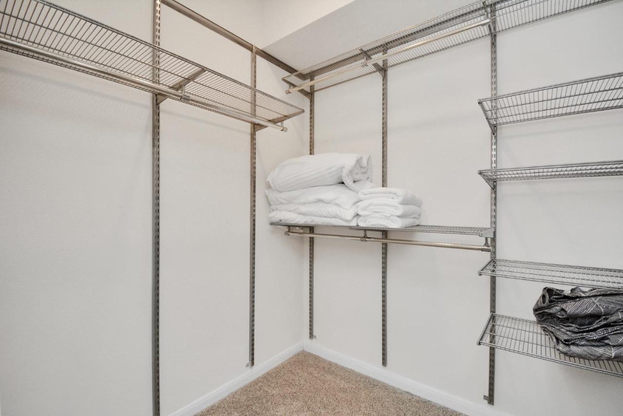 Apartment Grey Essence Smart Hub Pool, Gym &free Parking