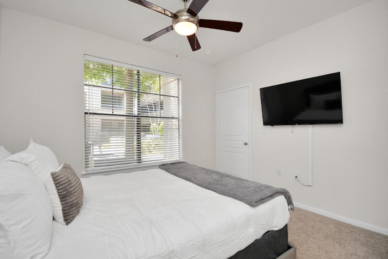 Apartment Grey Essence Smart Hub Pool, Gym &free Parking Houston