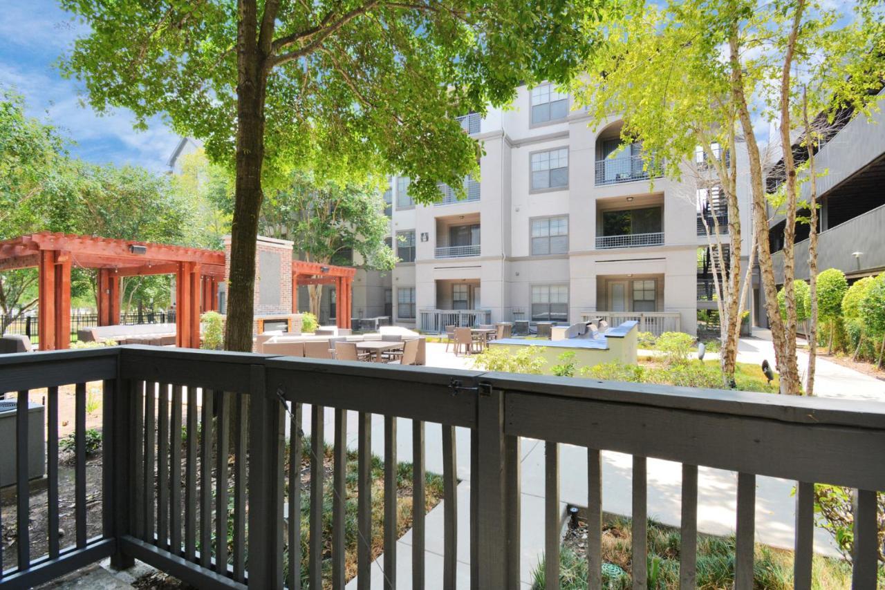 Grey Essence Smart Hub Pool, Gym &free Parking * Houston