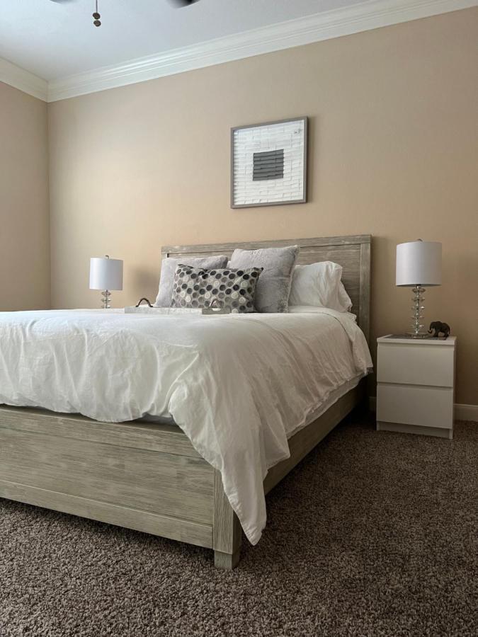 Smoke Free Amazing Spacious 2 Beds 2 Baths Modern Living Apartment