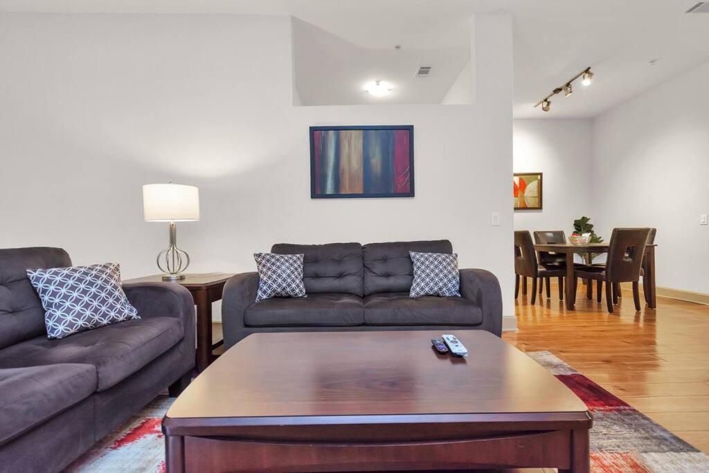 Stylish Nrg Stadium Apartment: King Bed, Free Parking & Med Center Proximity Apartment *