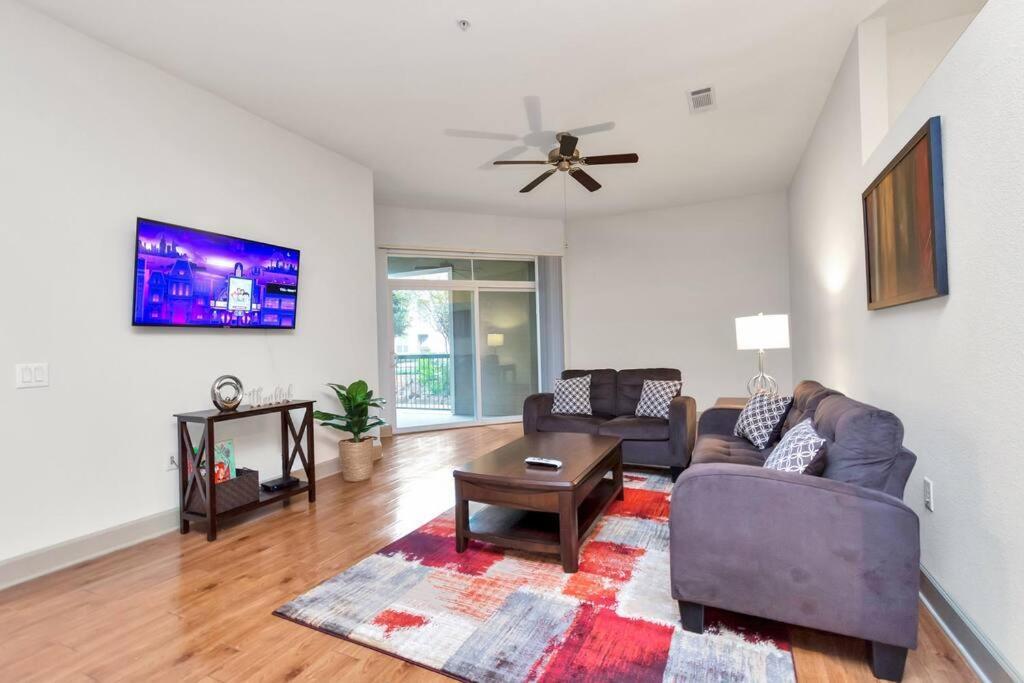 Apartment Stylish Nrg Stadium Apartment: King Bed, Free Parking & Med Center Proximity