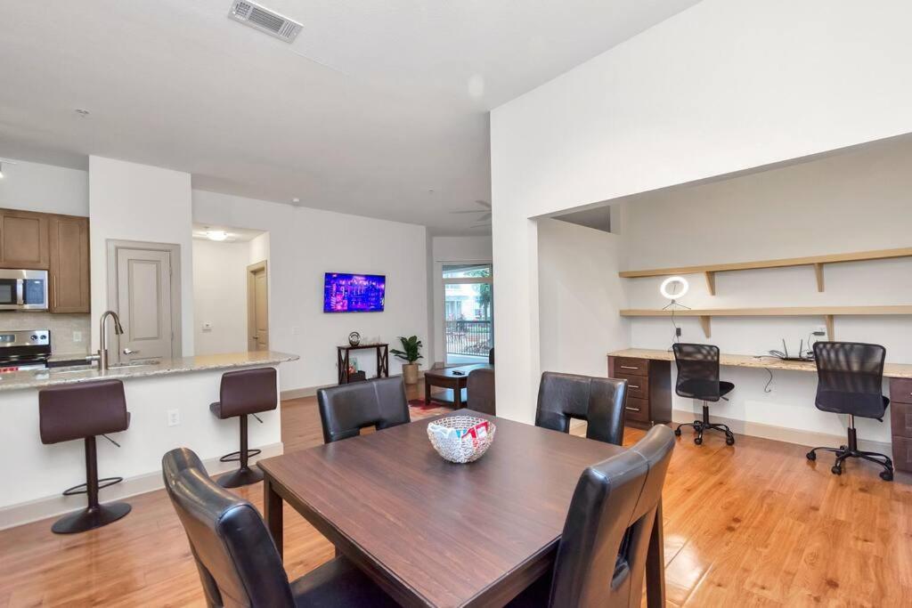 Stylish Nrg Stadium Apartment: King Bed, Free Parking & Med Center Proximity Apartment Houston