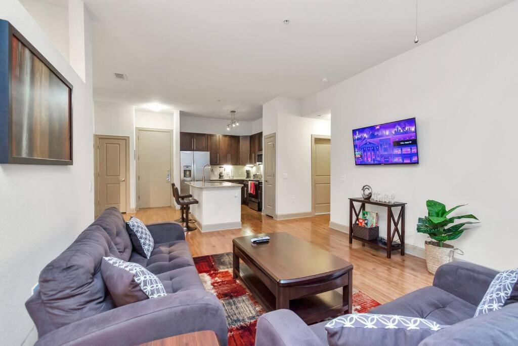 Stylish Nrg Stadium Apartment: King Bed, Free Parking & Med Center Proximity