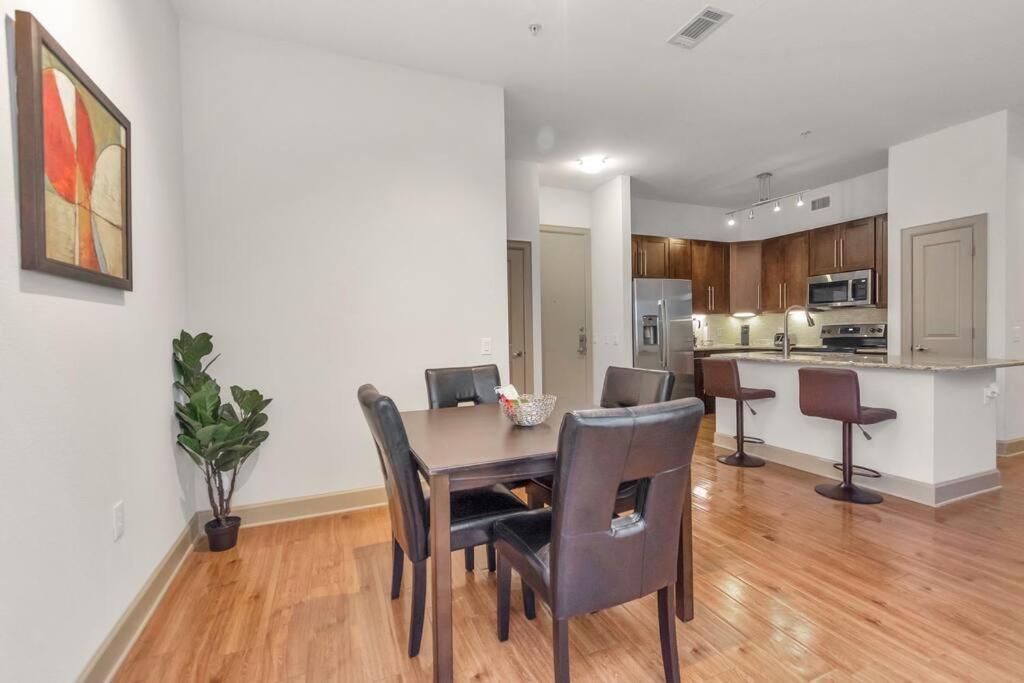 Stylish Nrg Stadium Apartment: King Bed, Free Parking & Med Center Proximity Apartment *