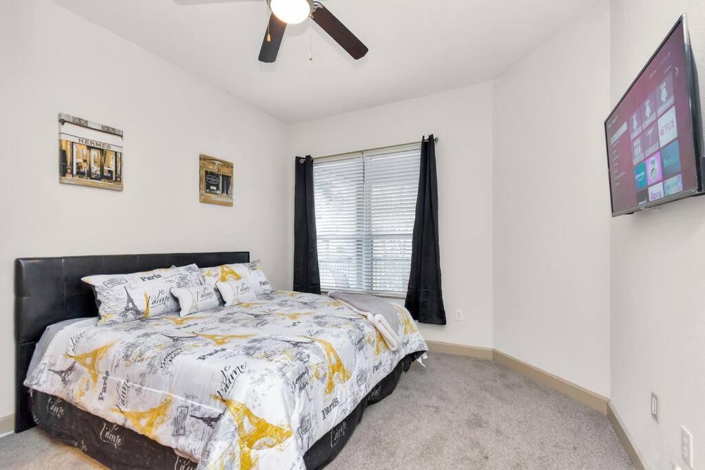 Stylish Nrg Stadium Apartment: King Bed, Free Parking & Med Center Proximity