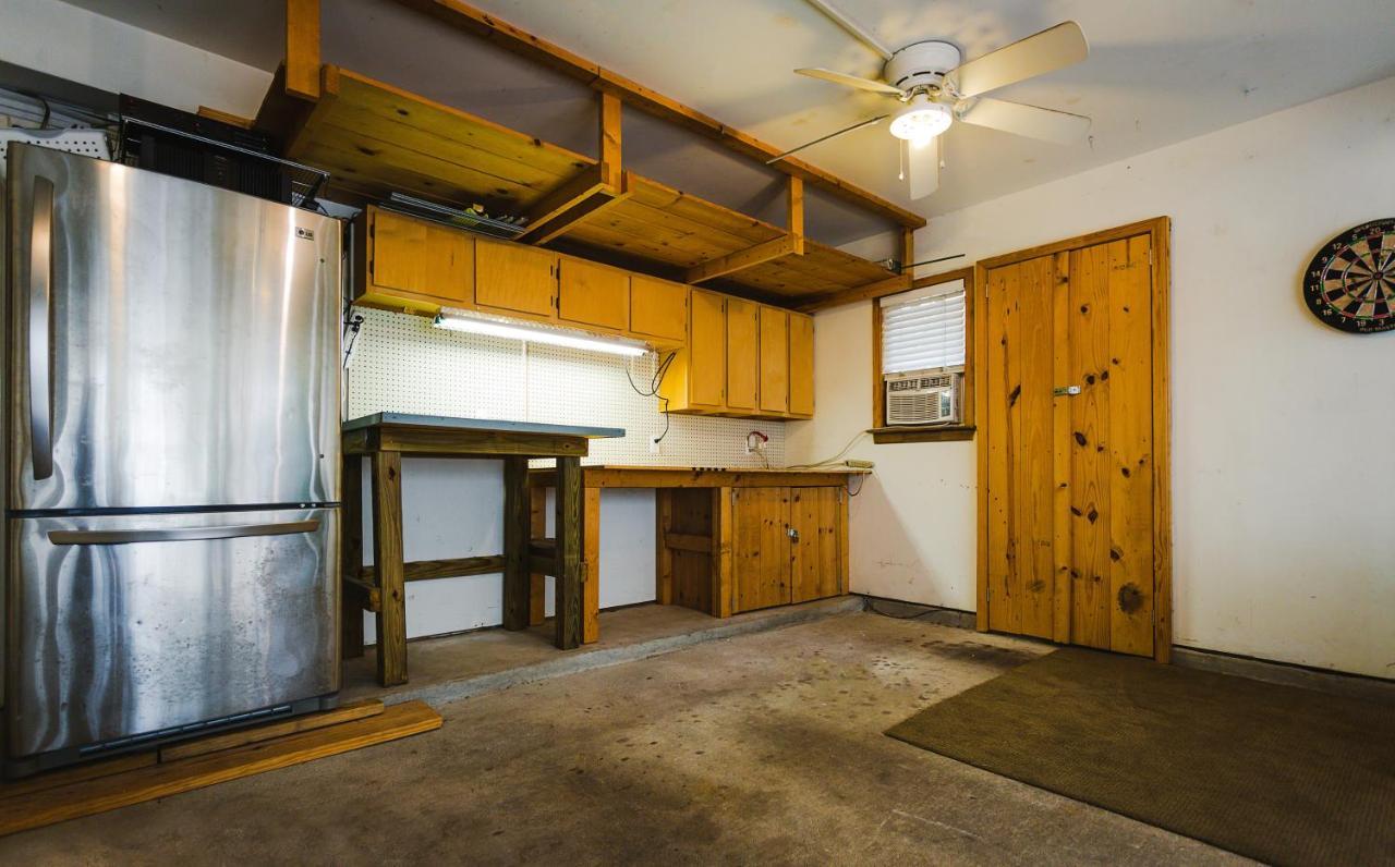 Holiday home Walk To Bars And Restaurants, 2 Mi From Stadiums And Theaters, Great For Groups *
