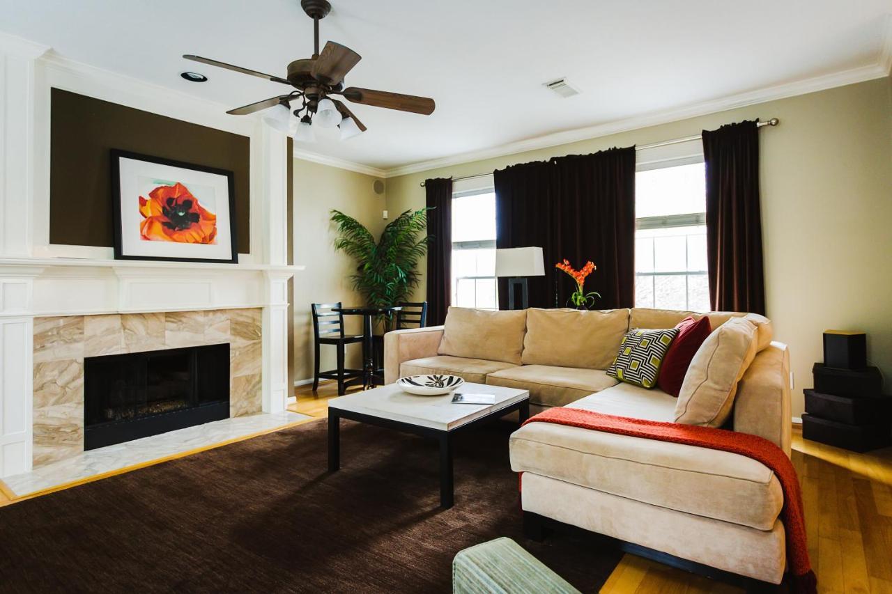 Walk To Bars And Restaurants, 2 Mi From Stadiums And Theaters, Great For Groups Holiday home Houston