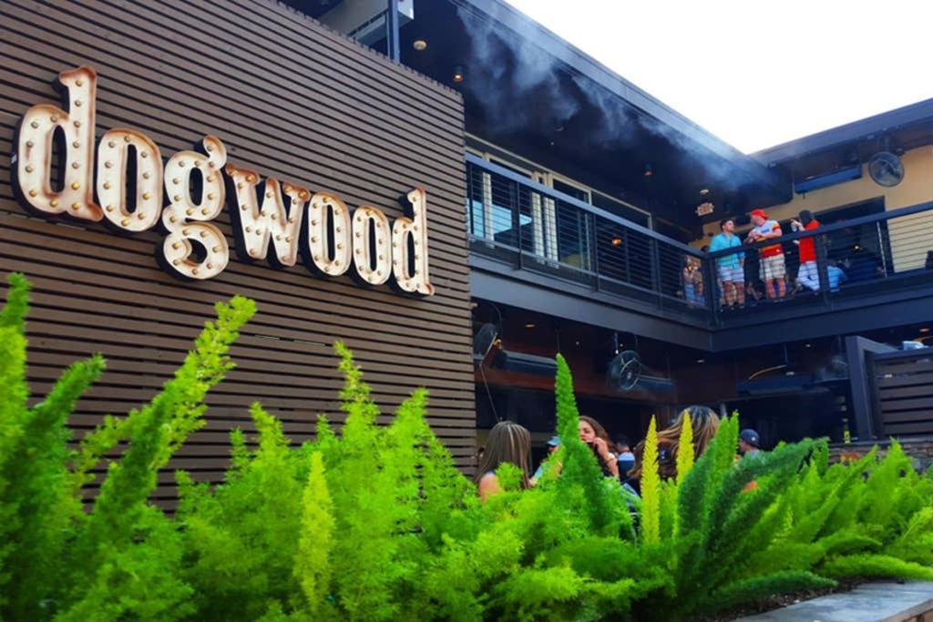 Holiday home Walk To Bars And Restaurants, 2 Mi From Stadiums And Theaters, Great For Groups *