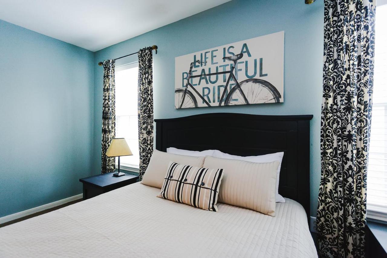 Walk To Bars And Restaurants, 2 Mi From Stadiums And Theaters, Great For Groups * Houston
