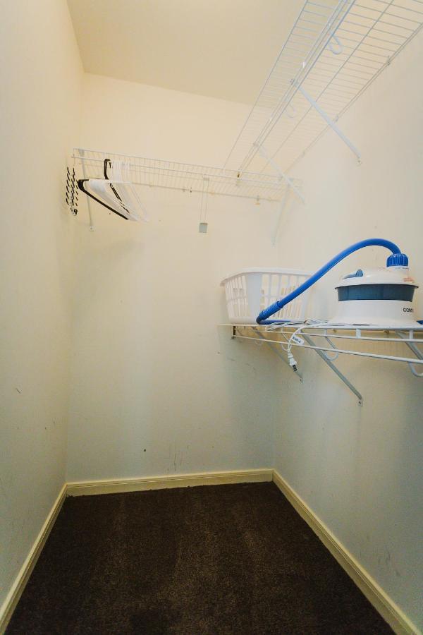 Walk To Bars And Restaurants, 2 Mi From Stadiums And Theaters, Great For Groups * Houston