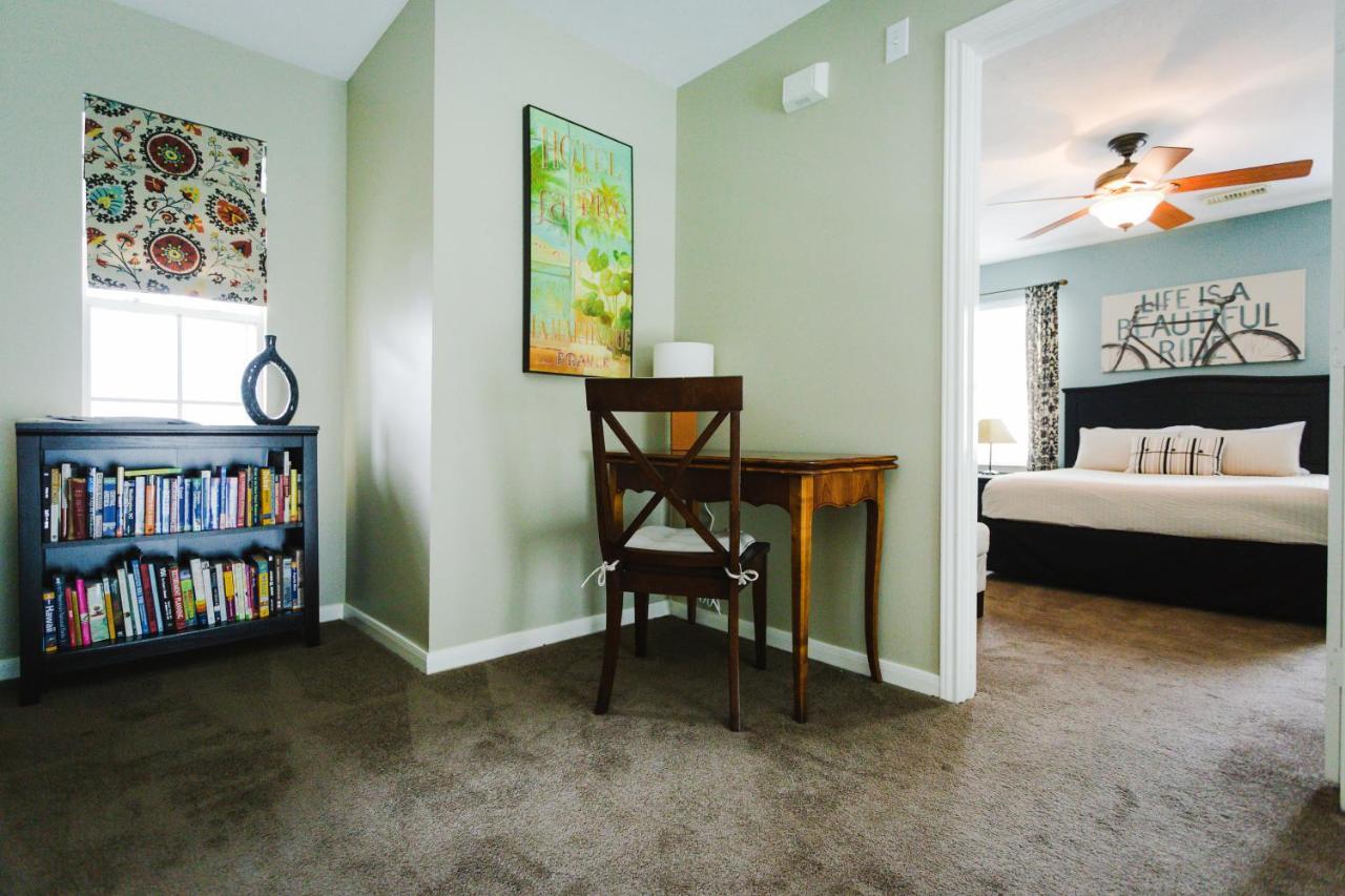 Walk To Bars And Restaurants, 2 Mi From Stadiums And Theaters, Great For Groups Holiday home Houston