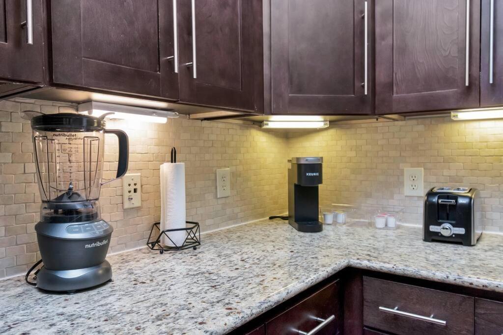 Stylish Nrg Stadium Apartment: King Bed, Free Parking & Med Center Proximity Apartment *
