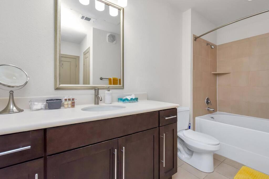 Stylish Nrg Stadium Apartment: King Bed, Free Parking & Med Center Proximity